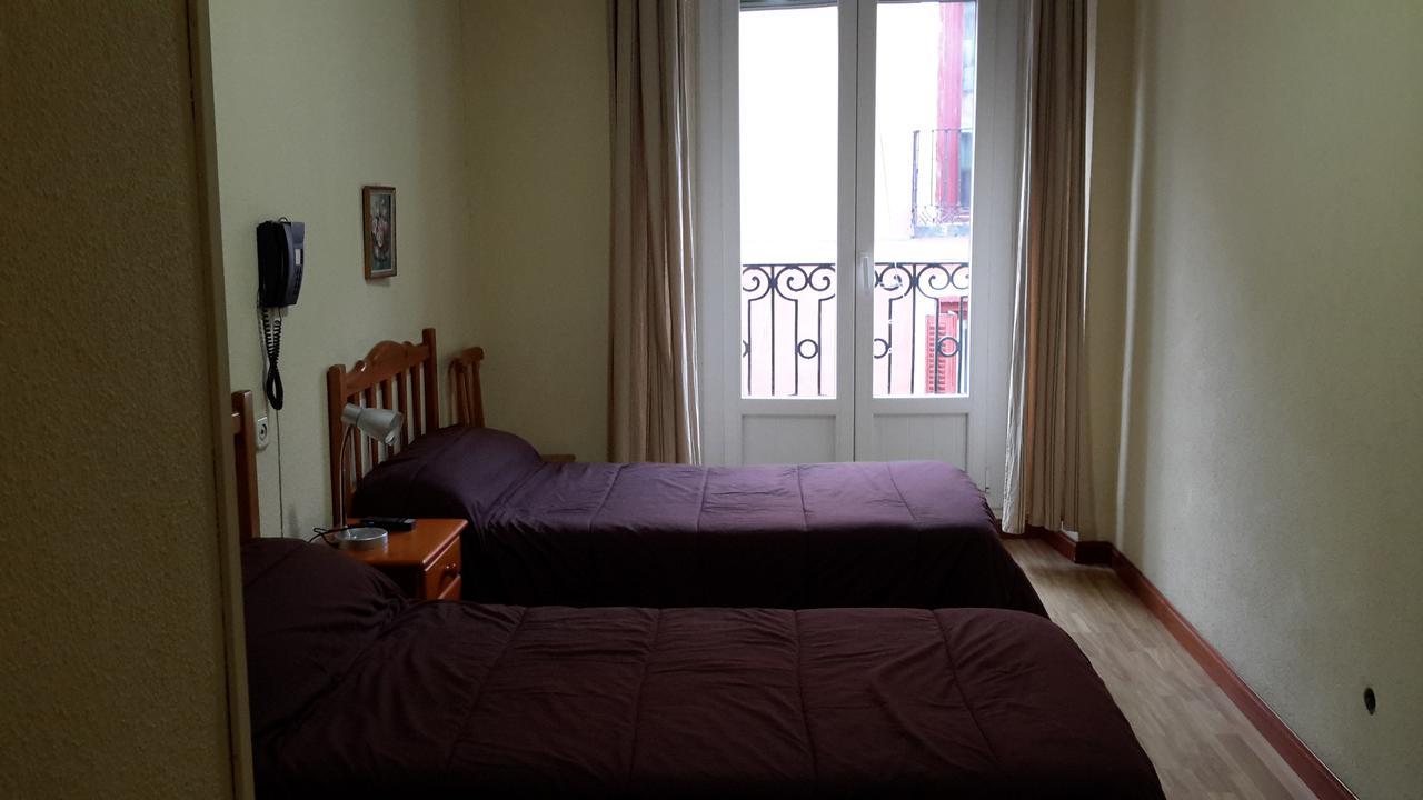 Hostal Rio Parana Madrid Exteriör bild