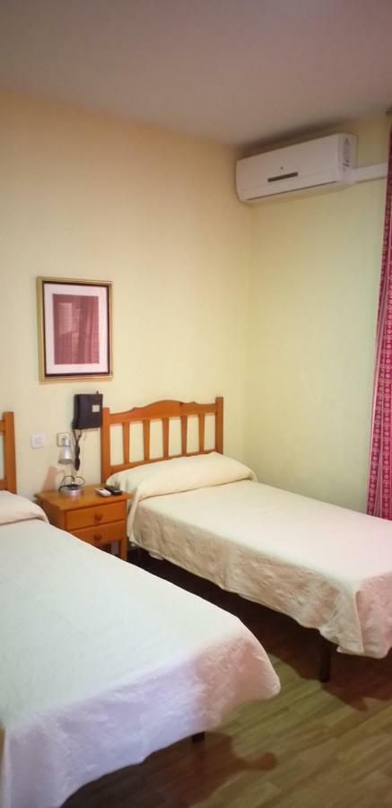 Hostal Rio Parana Madrid Exteriör bild