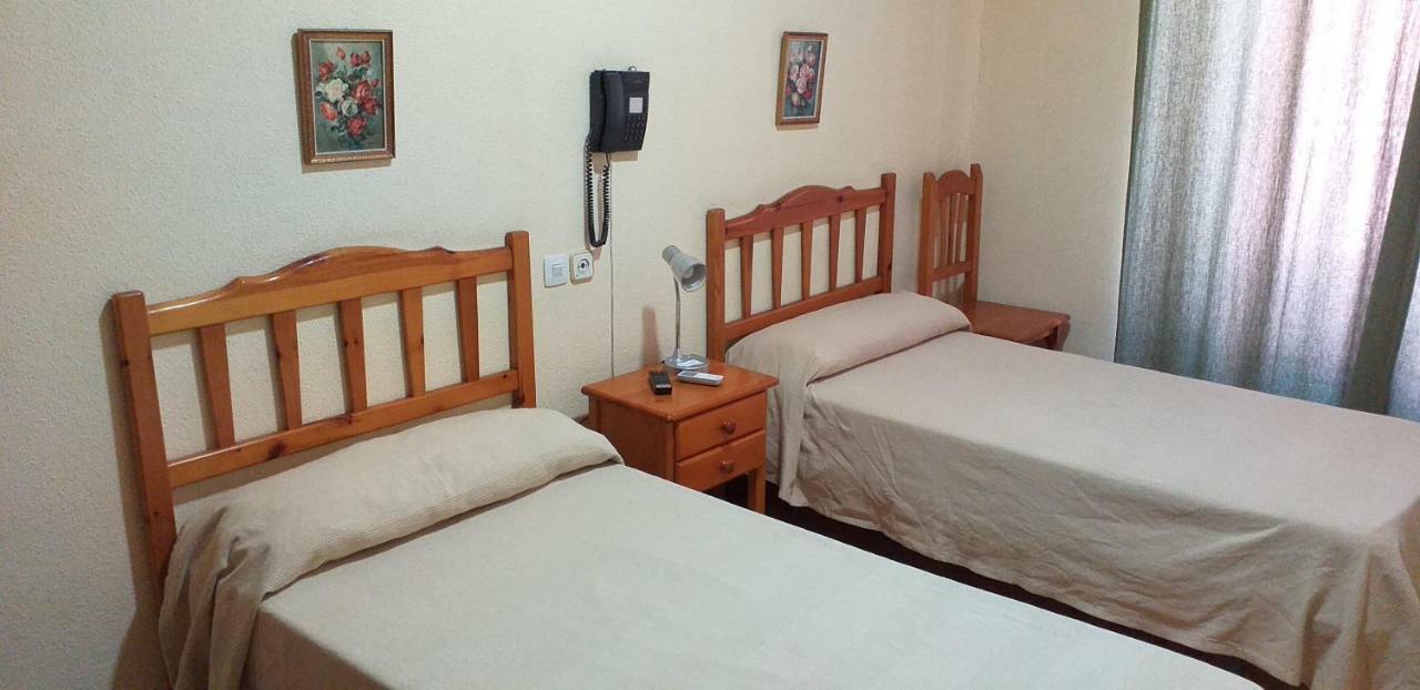 Hostal Rio Parana Madrid Exteriör bild