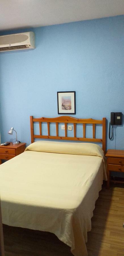 Hostal Rio Parana Madrid Exteriör bild