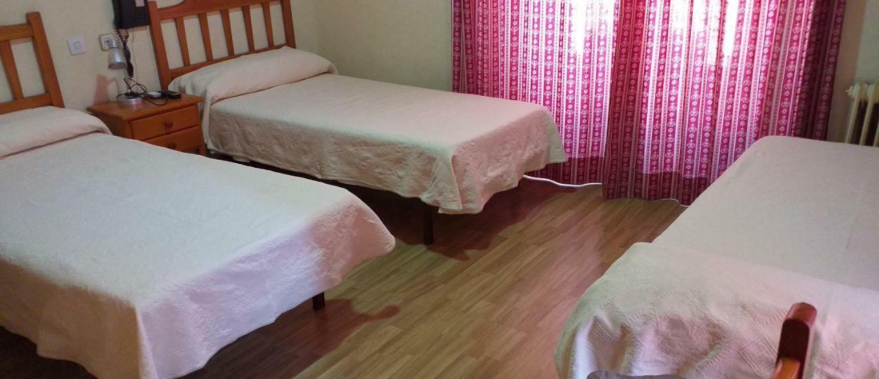 Hostal Rio Parana Madrid Exteriör bild