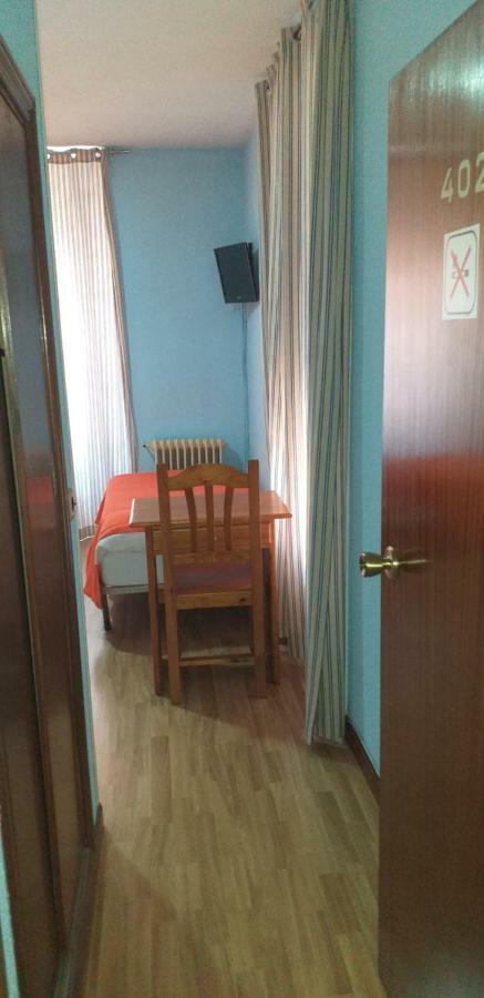 Hostal Rio Parana Madrid Exteriör bild