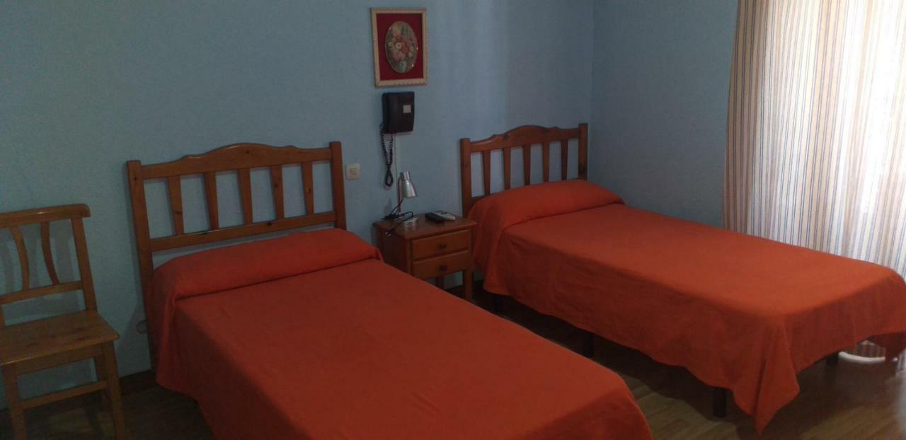 Hostal Rio Parana Madrid Exteriör bild